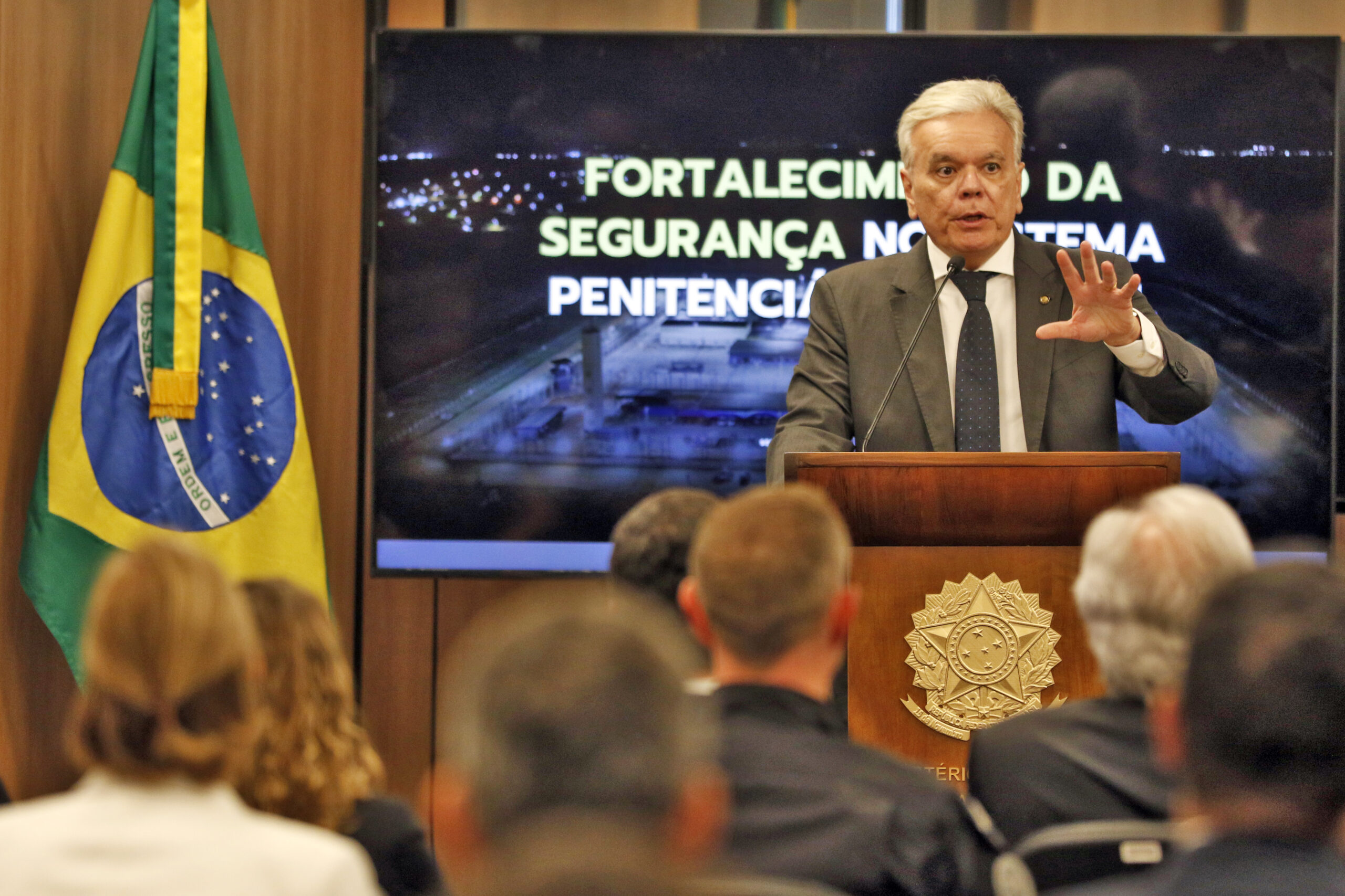 Eixo sobre políticas penais do Programa Brasil Contra o Crime Organizado é destaque da Voz do Brasil — Agência Gov