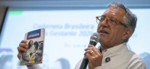 Ministério da Saúde lança a primeira versão digital da Caderneta Brasileira da Gestante — Agência Gov