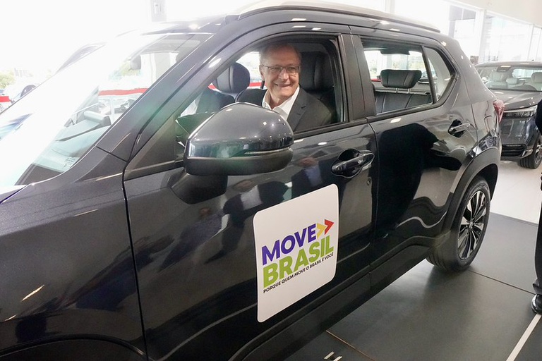 Move Brasil quer estimular mais mulheres no transporte por táxi e aplicativo, diz Alckmin — Agência Gov