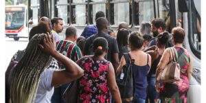 Número de pessoas em busca de emprego há dois anos ou mais cai 21,7%