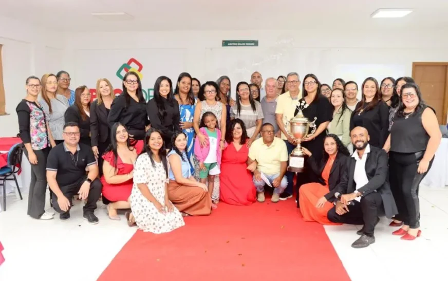 SECRETARIA DE EDUCAÇÃO DE ITAGIBÁ REALIZA CERIMÔNIA PARA CELEBRAR CONQUISTA NACIONAL