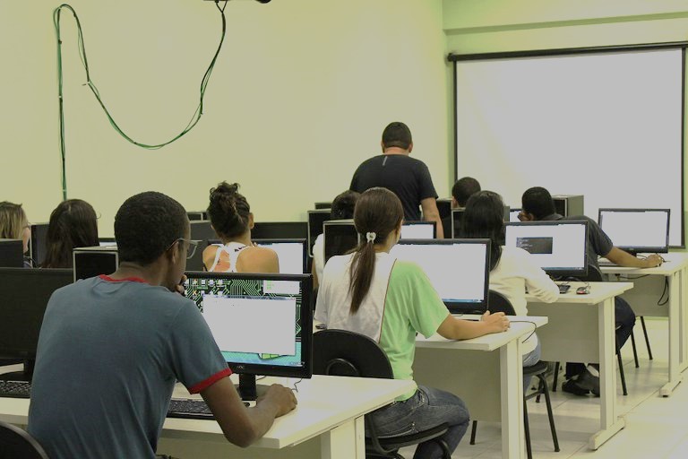 3,7 milhões de jovens brasileiros saem da condição ‘nem-nem’ entre 2019 e 2025 — Agência Gov