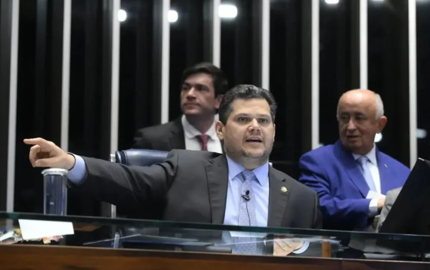 Alcolumbre critica pressão por votação de PECs e diz que Senado não vai pautar “textos eleitoreiros”