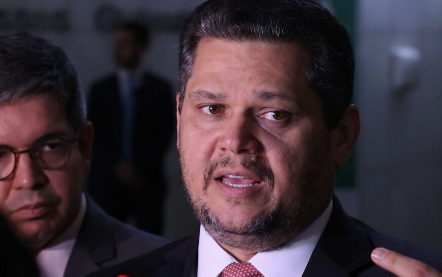 Alcolumbre mantém PEC 6×1 travada em semana esvaziada no Senado
