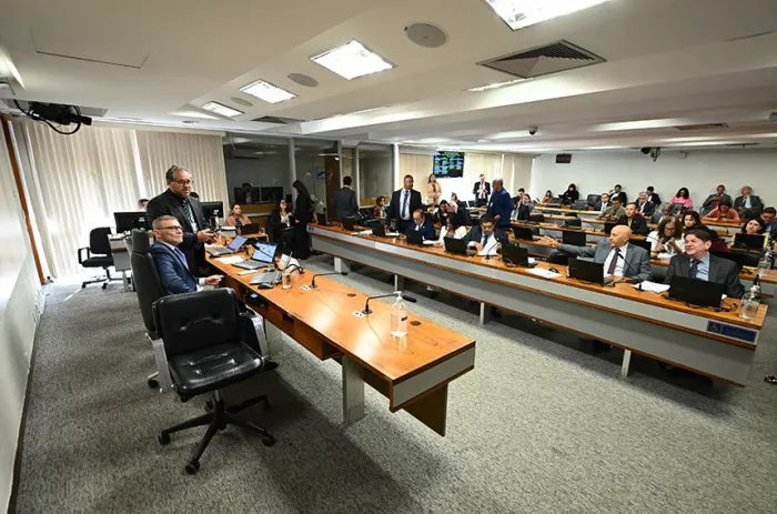 Avança projeto que autoriza trabalho de presos com reciclagem