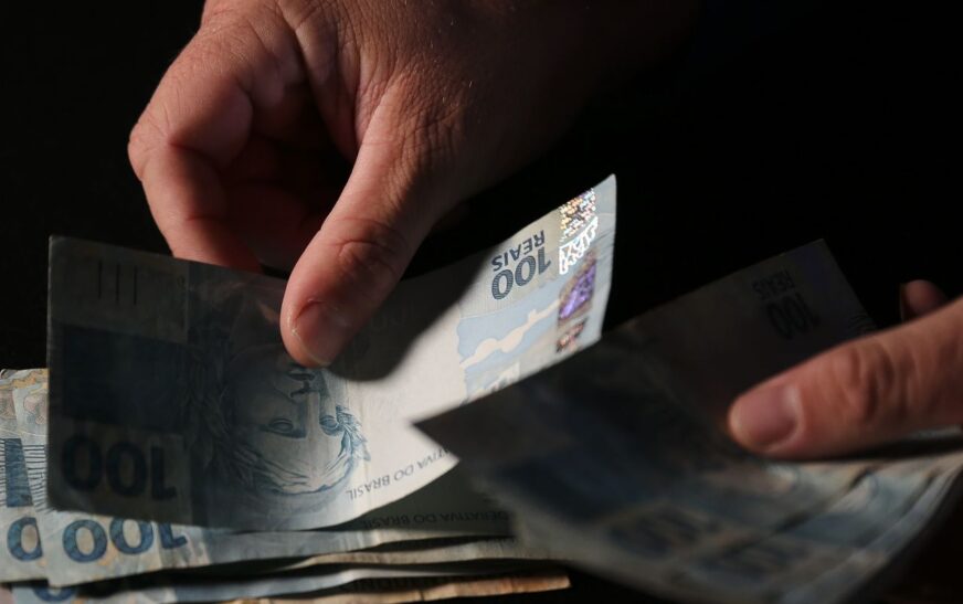 Brasileiros sacaram em abril R$ 482,8 milhões esquecidos em bancos