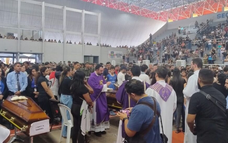 Comoção e aplausos marcam despedida de atletas de time de basquete mortos em acidente – Imprensa Bahia