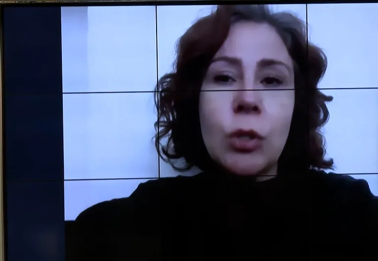 Defesa afirma que Carla Zambelli deve ser retirada da lista da Interpol após decisão da Justiça italiana