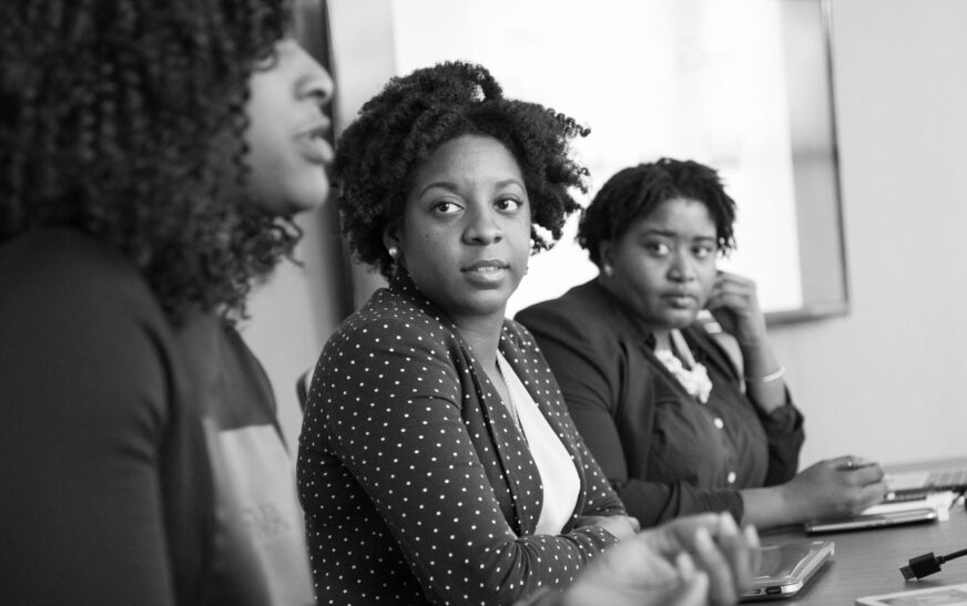 Desemprego entre mulheres negras jovens chega a 24,7%, aponta estudo