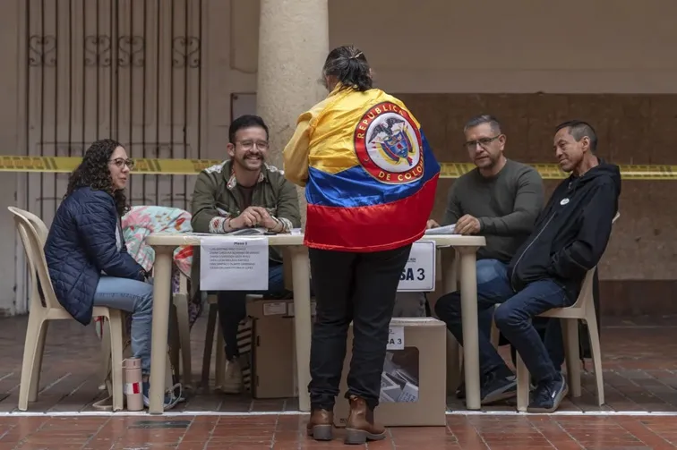 Eleição na Colômbia, país decide novo presidente em disputa marcada por segurança e economia