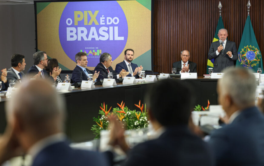 Em reunião ministerial, Lula defende soberania do Brasil e sequência de diálogo com os EUA — Agência Gov