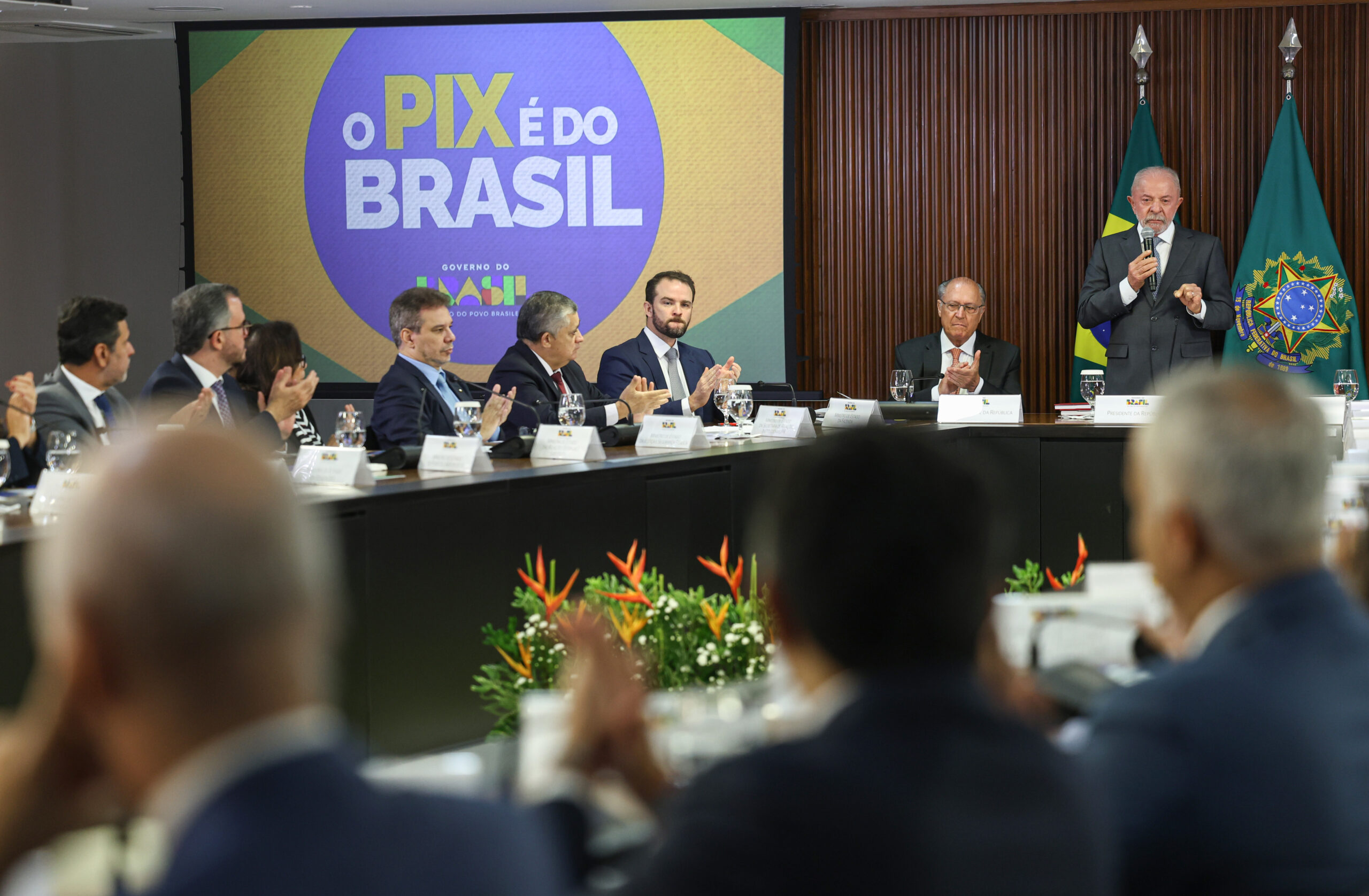 Em reunião ministerial, Lula defende soberania do Brasil e sequência de diálogo com os EUA — Agência Gov