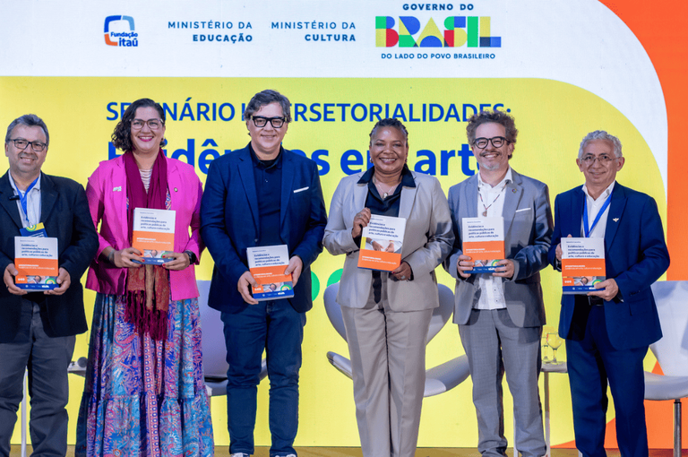 Escolas com materiais pedagógicos de artes ou de música tendem a menor reprovação e abandono — Agência Gov