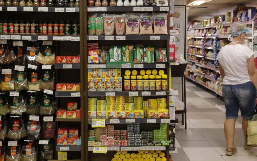 Fabricação de produto alimentício gerou mais emprego em 2024, diz IBGE