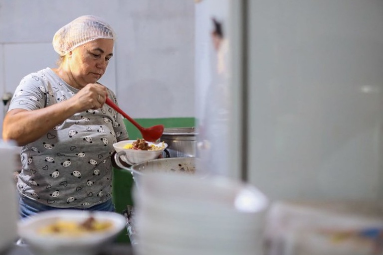 Fome severa cai mais de 70% entre mulheres, pessoas negras e crianças — Agência Gov