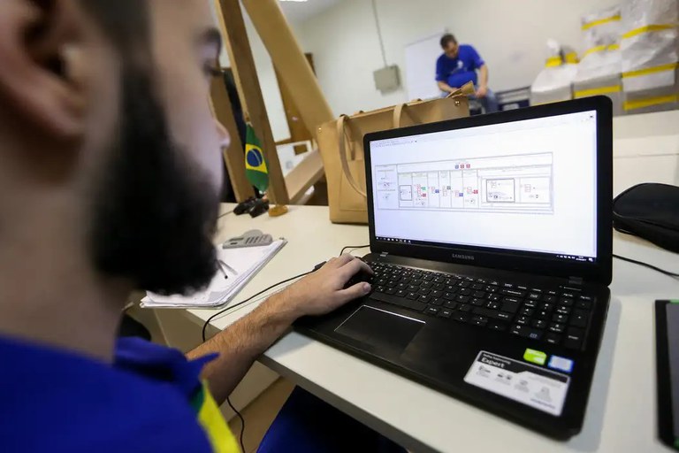 Governo do Brasil veta projeto de lei que precariza contrato de trabalho para jovens — Agência Gov