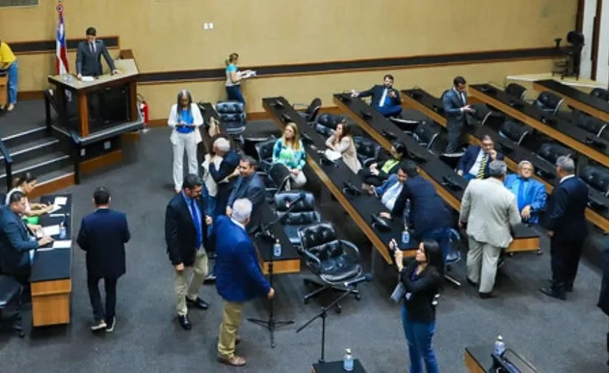 Indicação de Camila Vasquez ao TCM gera desconforto entre deputados da base de Jerônimo na Bahia