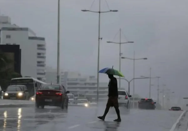 Inmet emite alerta de chuvas intensas para 31 cidades baianas nesta quarta-feira (17)