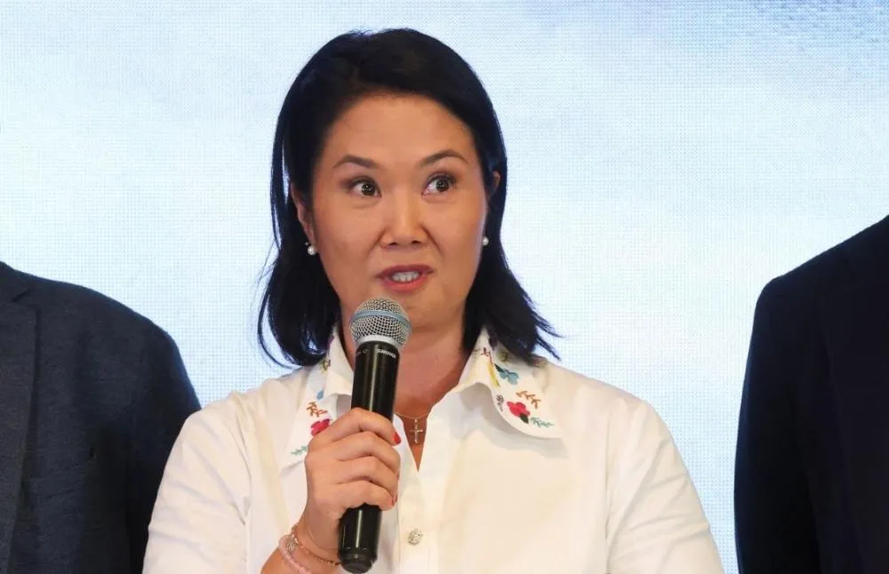 Keiko Fujimori rejeita recontagem total e mantém vantagem apertada na disputa presidencial do Peru