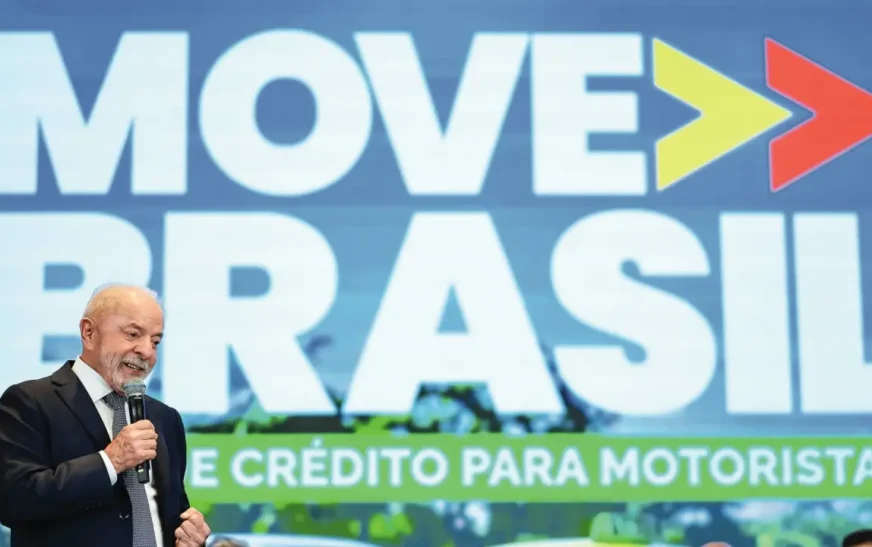Lula anuncia linha de crédito para entregadores de aplicativos financiarem motos novas. Assista — Agência Gov