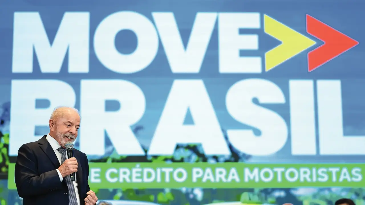 Lula anuncia linha de crédito para entregadores de aplicativos financiarem motos novas. Assista — Agência Gov