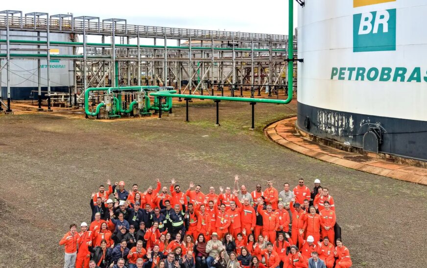 Lula assina contratos para retomar obra em fábrica de fertilizantes