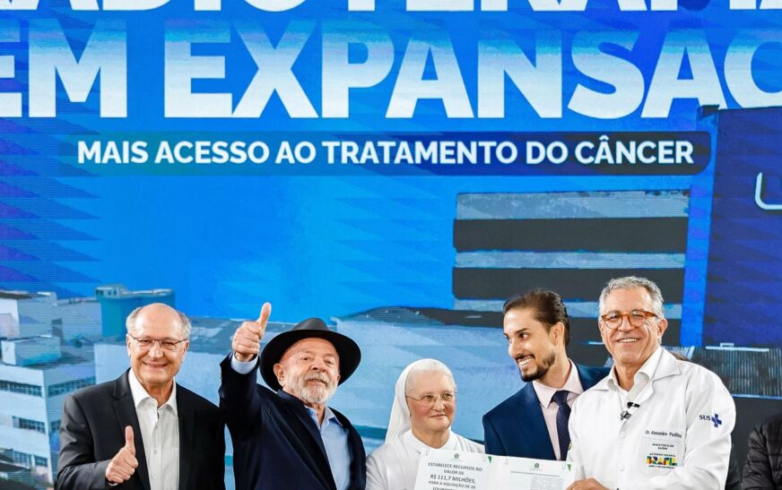 Lula entrega aparelhos de radioterapia em São Paulo Lula entrega aparelhos de radioterapia em São Paulo