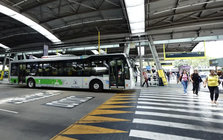 Lula sanciona novo marco legal do transporte público coletivo urbano. Confira o que muda — Agência Gov