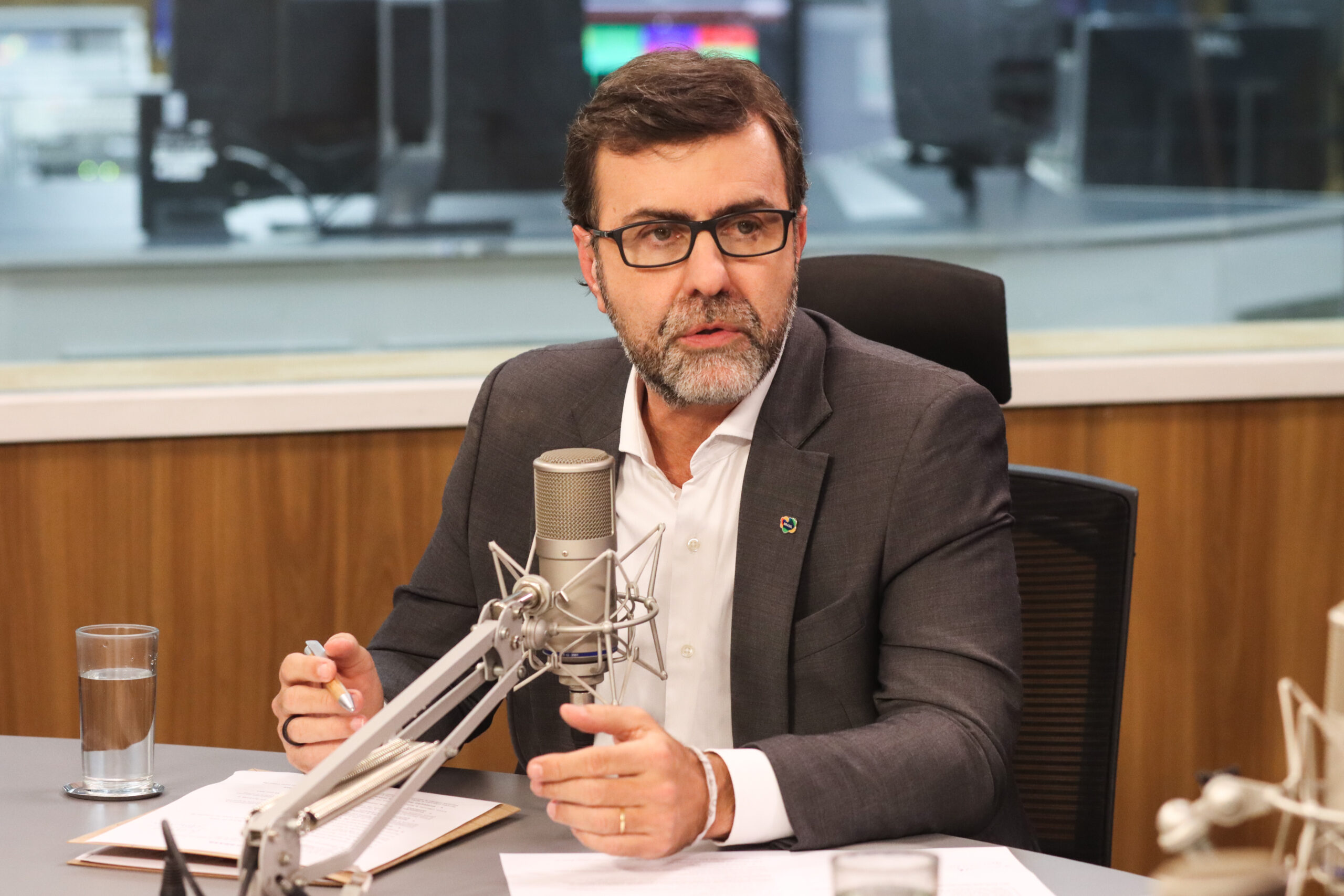 Na Mesa com Datena debate o crime organizado com Marcelo Freixo nesta terça-feira — Agência Gov