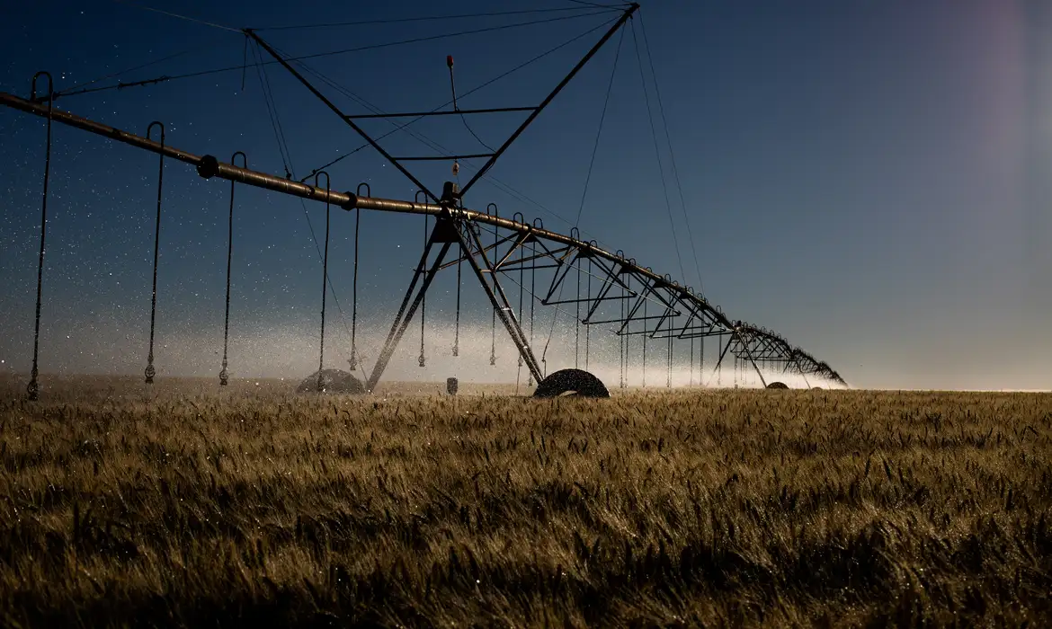 Nova regra amplia horário de desconto em energia para produtores que usam irrigação — Agência Gov