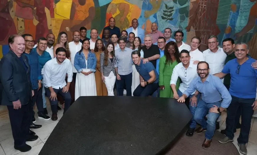 Oposição exibe unidade em encontro liderado por ACM Neto e reúne principais lideranças em Salvador