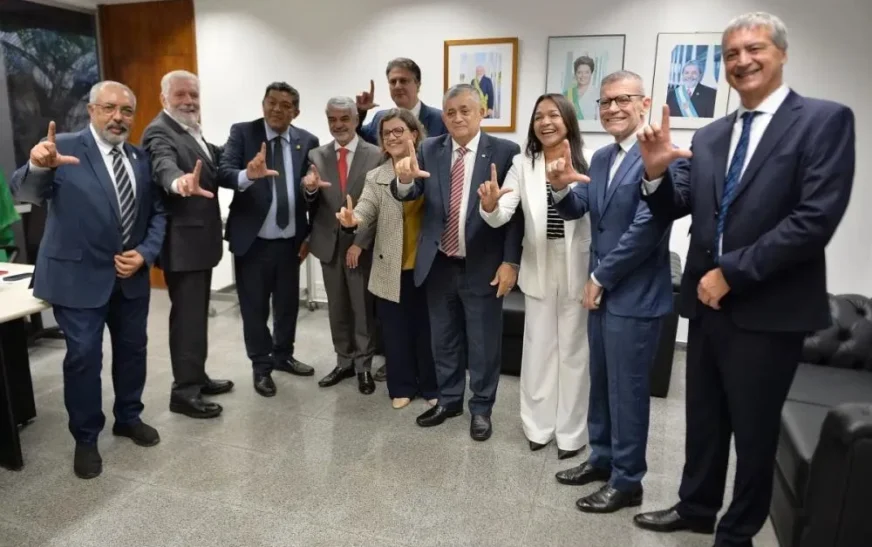 PT deve definir entre Camilo Santana e Beto Faro o novo líder da bancada no Senado