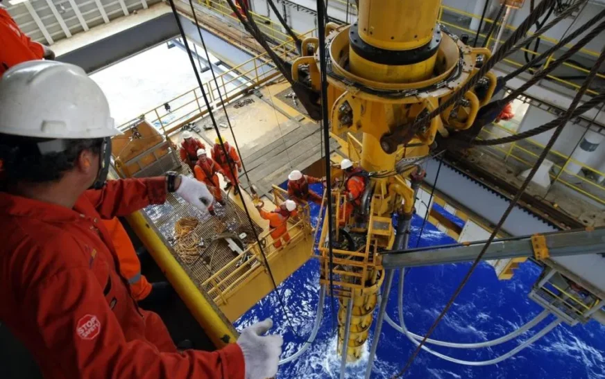 Petróleo dispara após ataque do Irã a Israel e mercado teme escalada da guerra no Oriente Médio