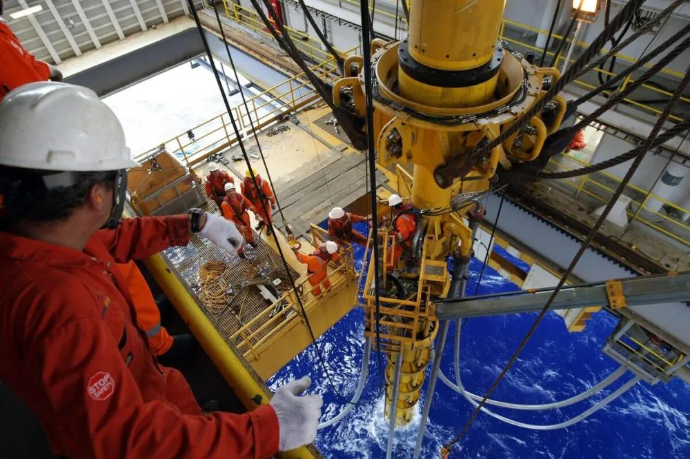 Petróleo dispara após ataque do Irã a Israel e mercado teme escalada da guerra no Oriente Médio
