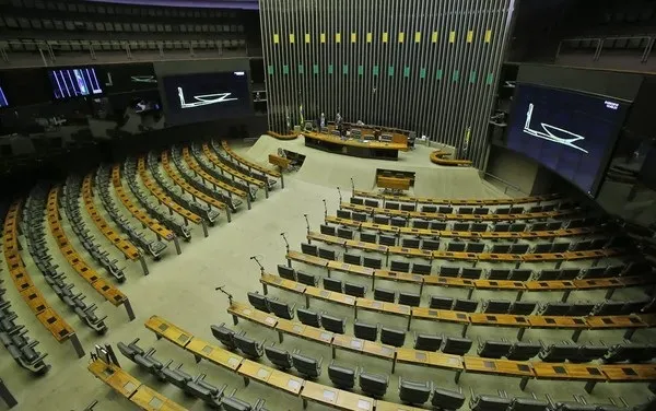 São João esvazia Congresso e coloca em risco votação de pautas estratégicas em ano eleitoral