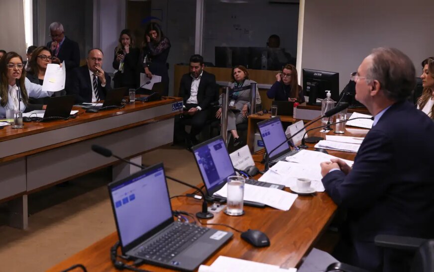 Senadores criticam falta de dados sobre socorro bilionário ao BRB