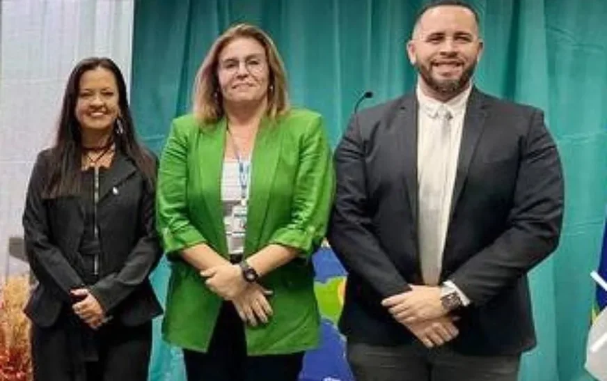 Servidora que permitiu descontos ilegais do INSS é promovida