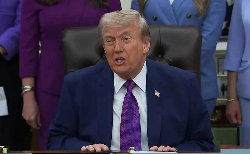 Trump suspende bloqueio ao Irã após acordo de paz: ‘Deixem o petróleo fluir’