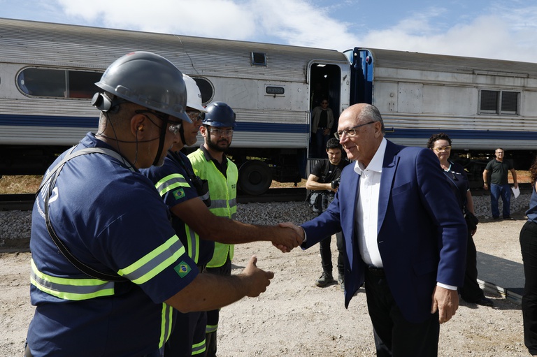 ‘Vamos precisar de muita ferrovia para transportar o desenvolvimento do Brasil’ — Agência Gov