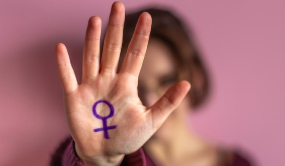 Brasil registra redução de 2,5% nos feminicídios no primeiro semestre de 2026 — Agência Gov