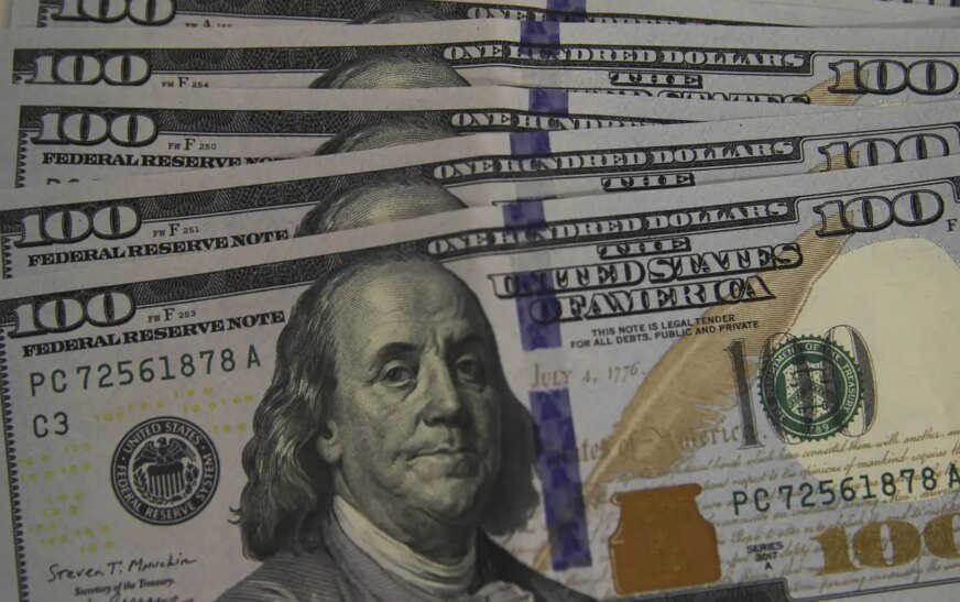 Dólar cai para R$ 5,08, e bolsa recua pela quarta vez consecutiva Dólar cai para R$ 5,08, e bolsa recua pela quarta vez consecutiva
