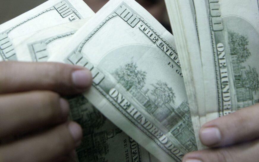 Dólar aproxima-se de R$ 5,17, com notícias do exterior e eleições