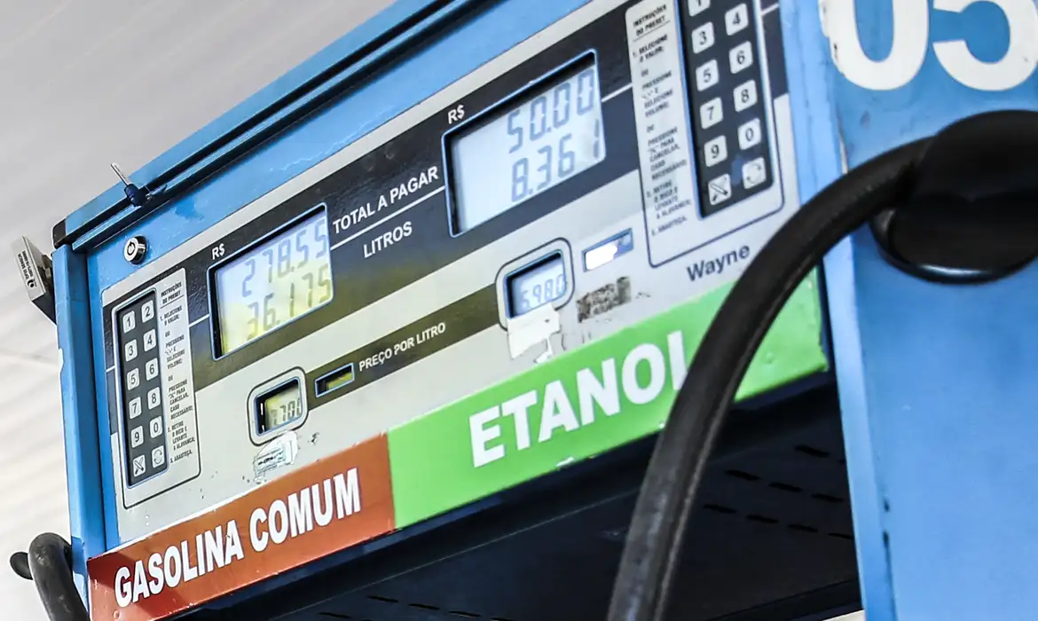 Gasolina com 32% de etanol passa a valer neste sábado (1º) — Agência Gov
