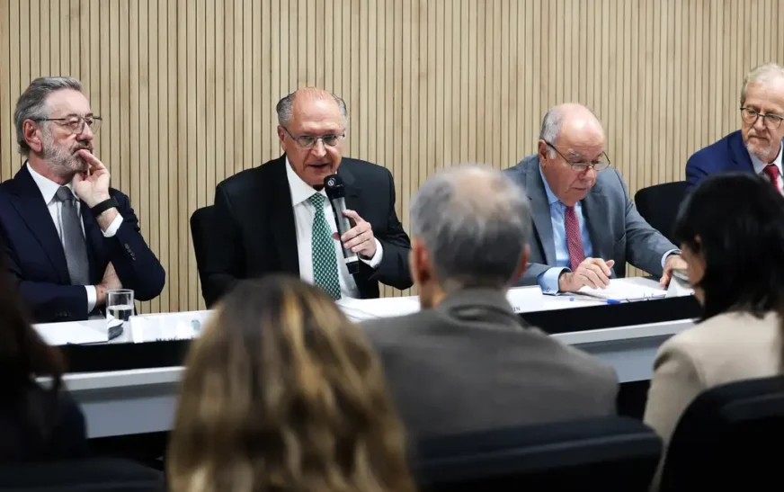 Governo apresenta ações para fortalecer setores afetados por tarifas dos Estados Unidos — Agência Gov