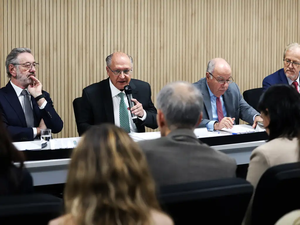 Governo apresenta ações para fortalecer setores afetados por tarifas dos Estados Unidos — Agência Gov