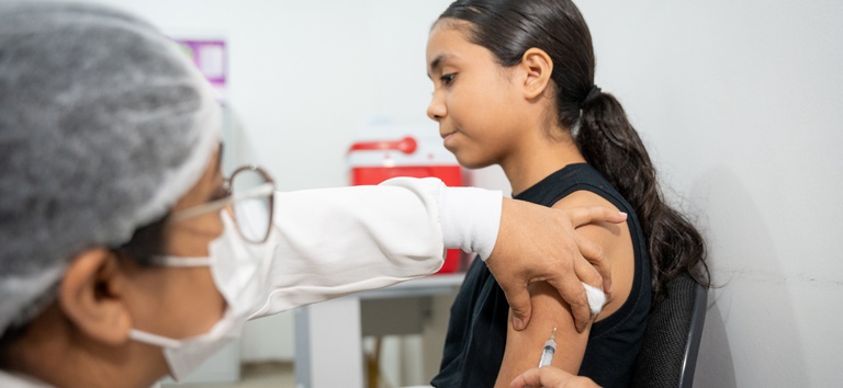 Jovens de 15 a 19 anos podem se vacinar contra o HPV até dezembro — Agência Gov