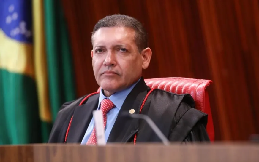 Nunes Marques busca equilíbrio entre STF, governo Lula e bolsonarismo no comando do TSE