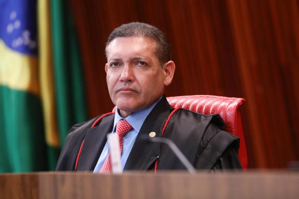 Nunes Marques busca equilíbrio entre STF, governo Lula e bolsonarismo no comando do TSE