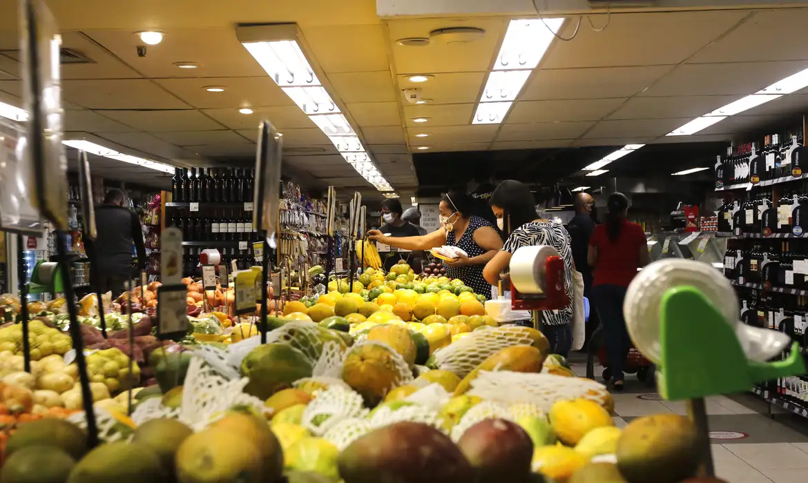 Preços ao consumidor caem em junho na comparação com maio e com o ano passado — Agência Gov