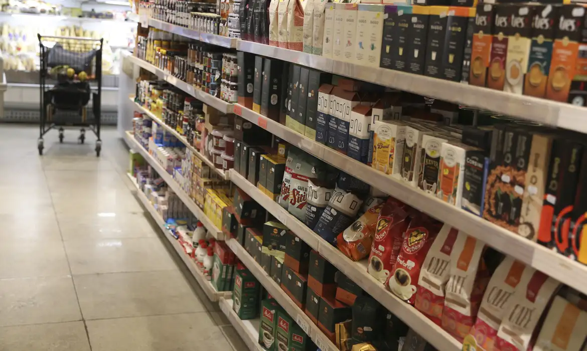 Anvisa propõe atualizar as normas da propaganda de alimentos e de medicamentos — Agência Gov